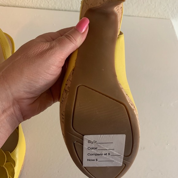NWT Nine West Platform Sandal in 🌼Sunny Yellow - Picture 3 of 5
